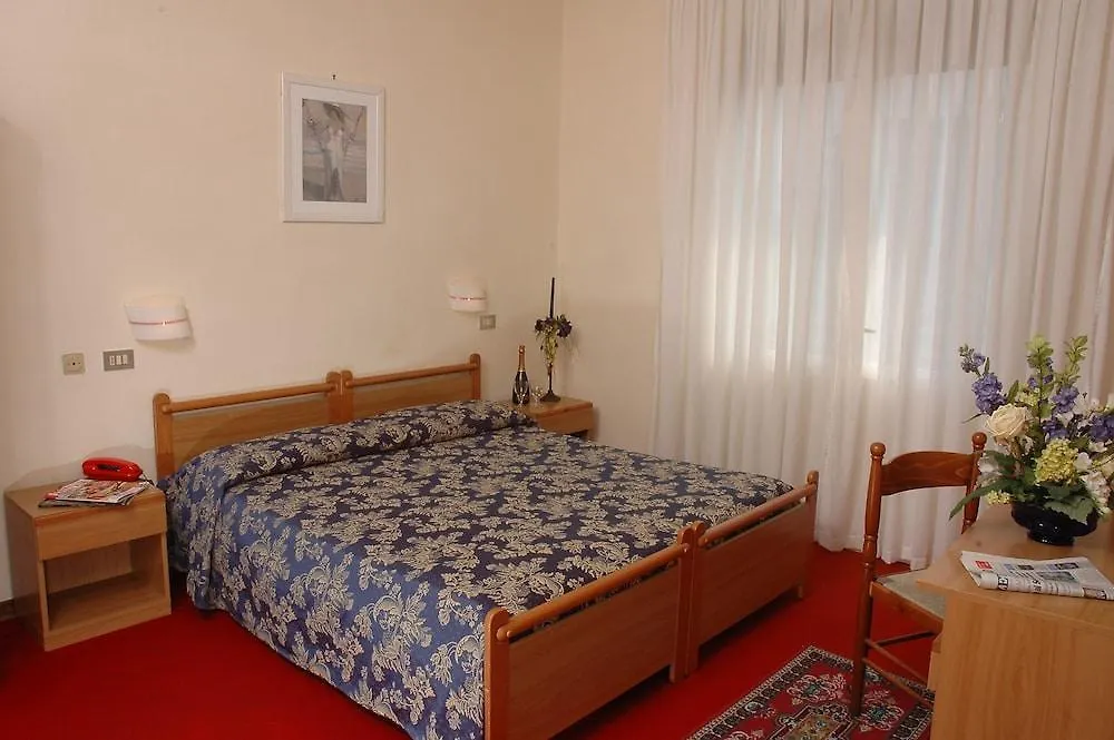 לידו די ג'סולו Hotel Moderno