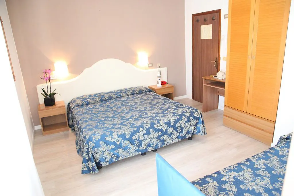 לידו די ג'סולו Hotel Moderno  לידו די ג'סולו