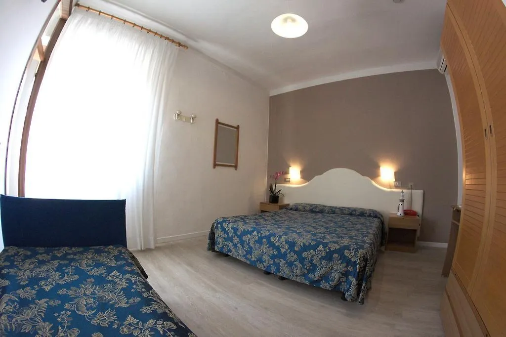 לידו די ג'סולו Hotel Moderno 3*, לידו די ג'סולו איטליה