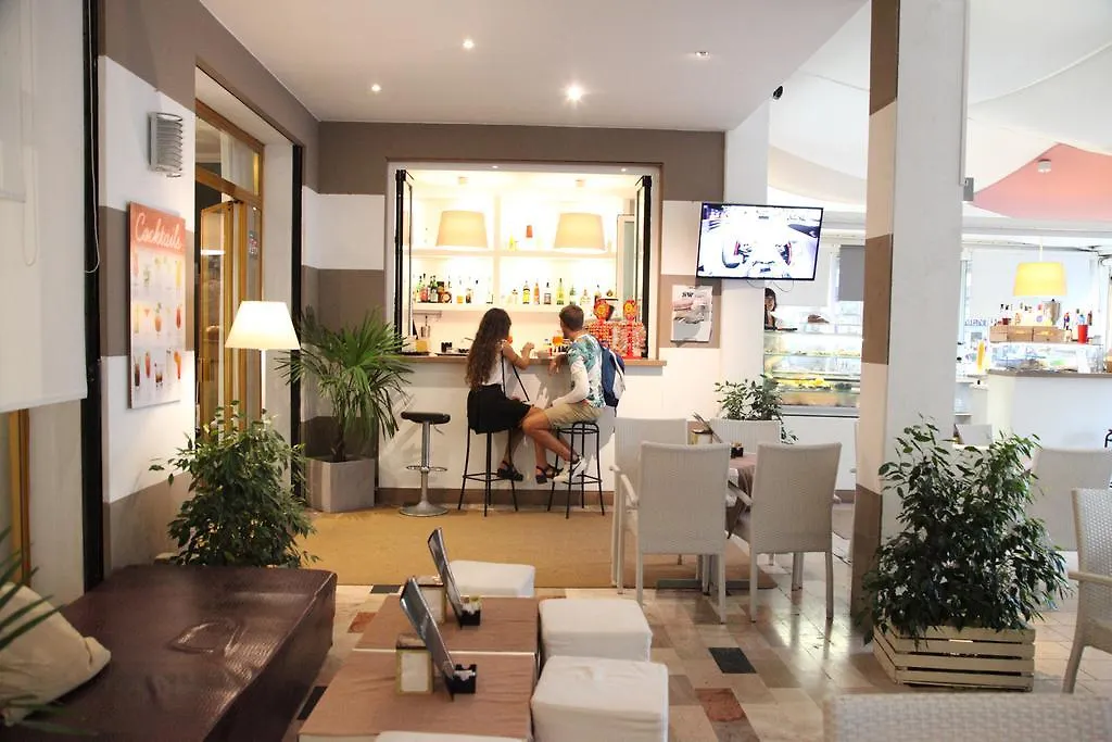לידו די ג'סולו Hotel Moderno